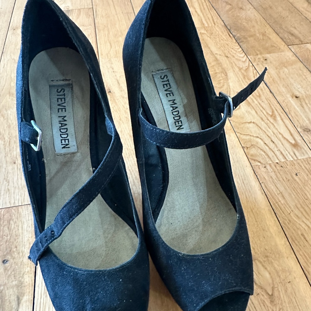 Steve Madden size 5 good condition, asking $28.00 selling as is